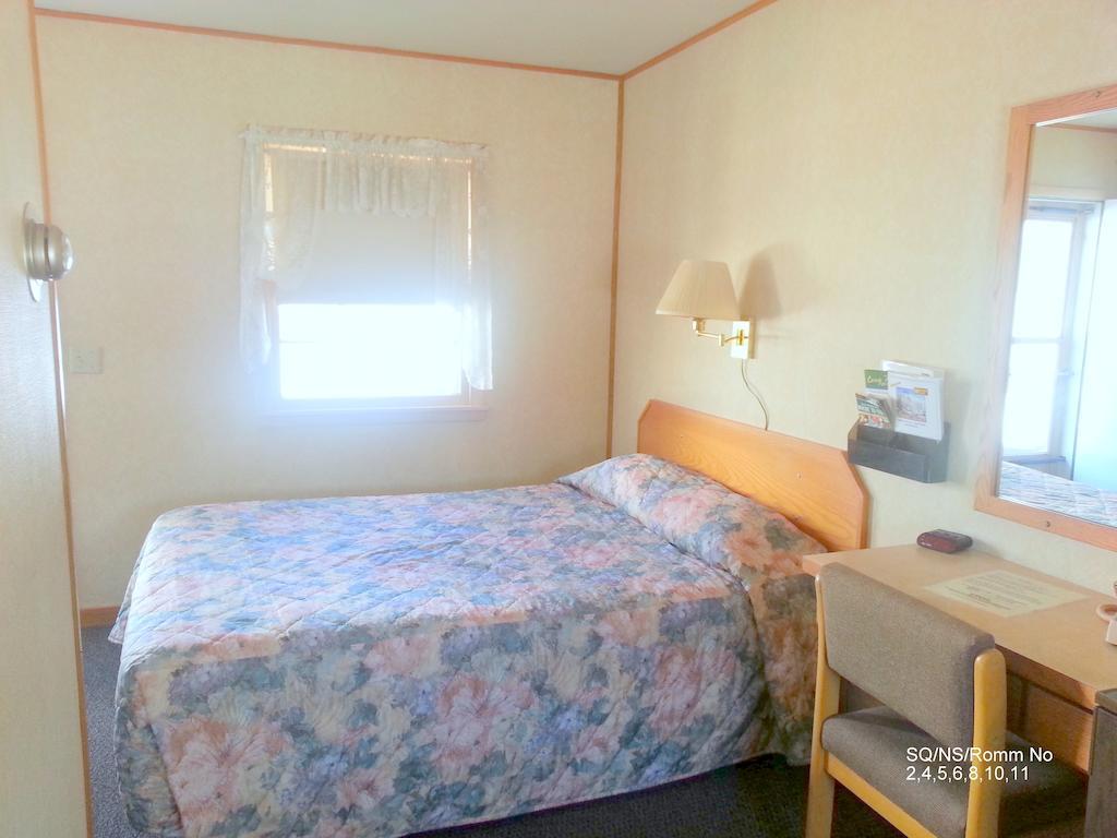 Budget Inn Long Prairie Room photo